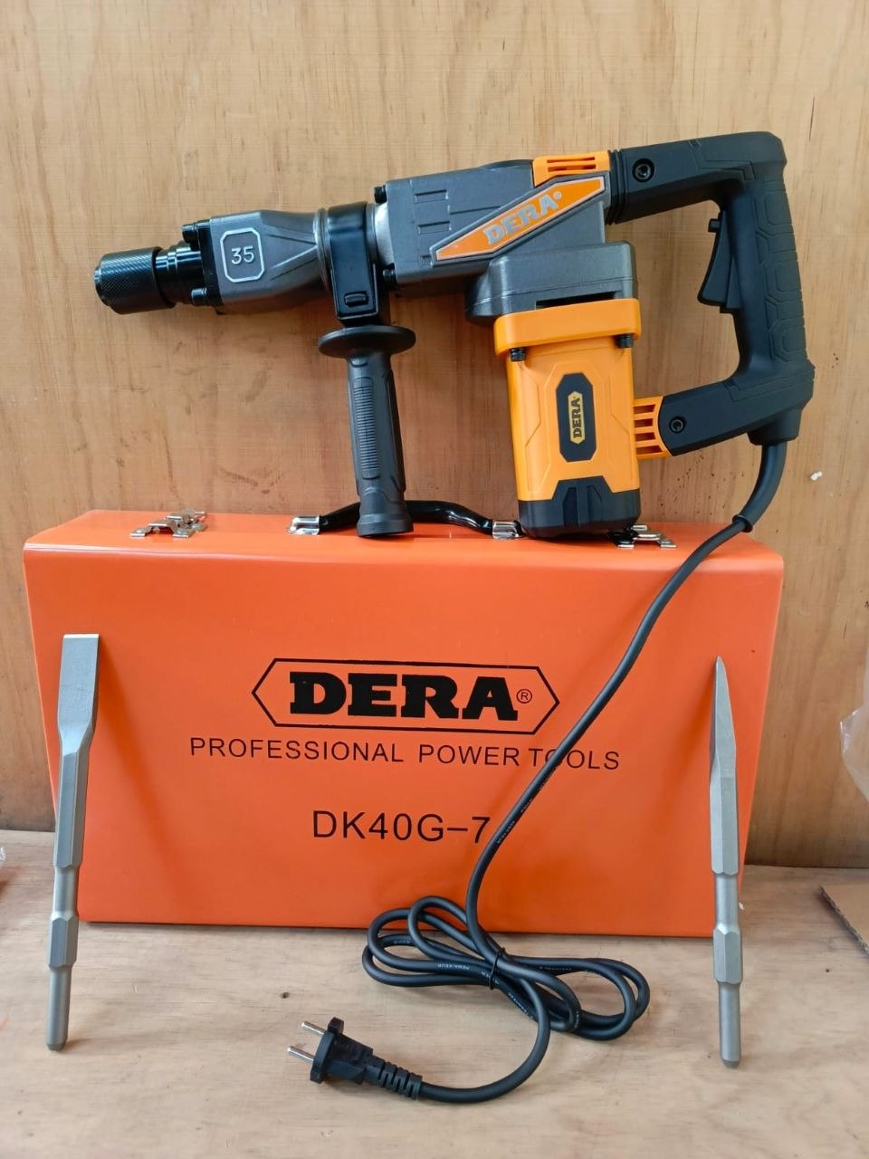 93d52965-4509-416d-b87a-37d56278ca0e Dera DK40G-7 Demolition Hammer - Image 1